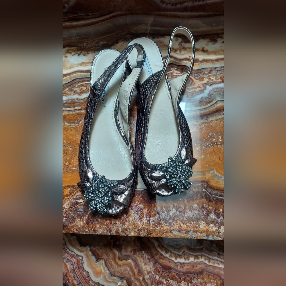Vera Wang Lavender bronze sandle with crystal embelishments  size 8